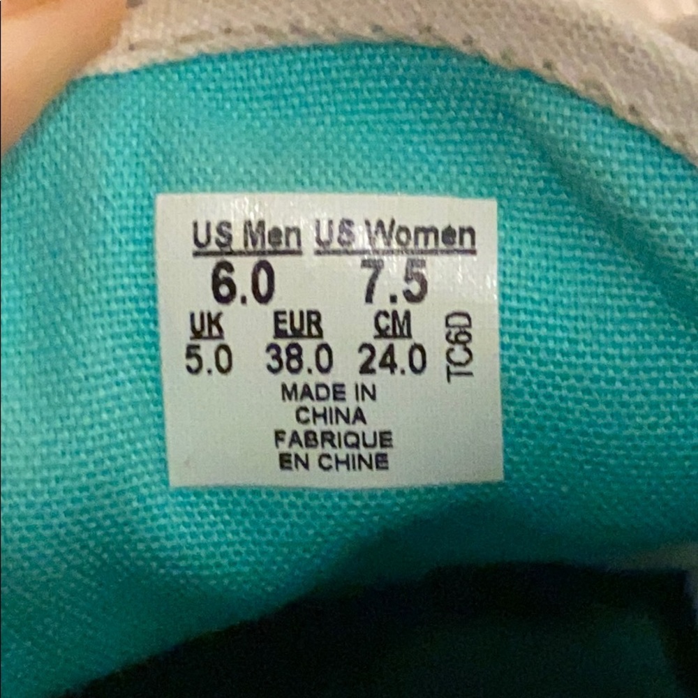 Vans - Picture 3 of 3